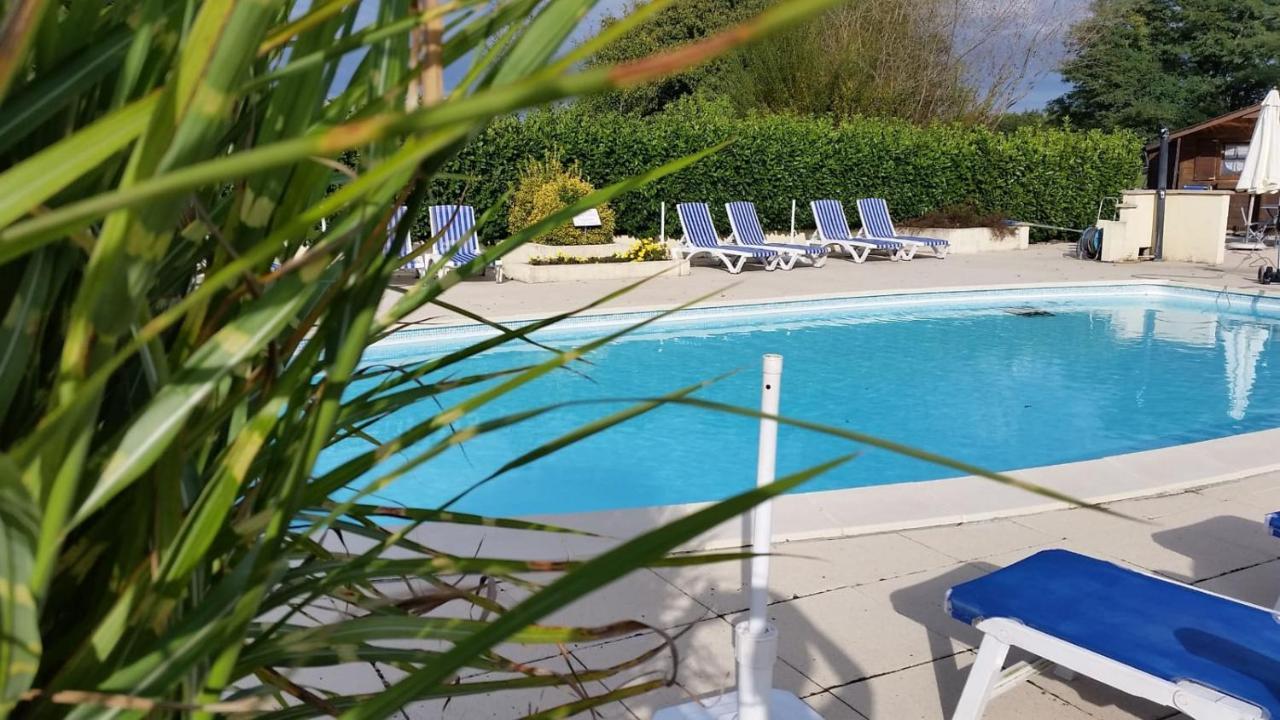 Le Venay Bed & Breakfast Frontenaud Екстериор снимка
