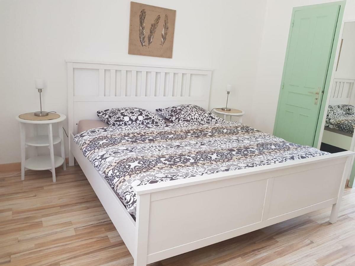 Le Venay Bed & Breakfast Frontenaud Екстериор снимка