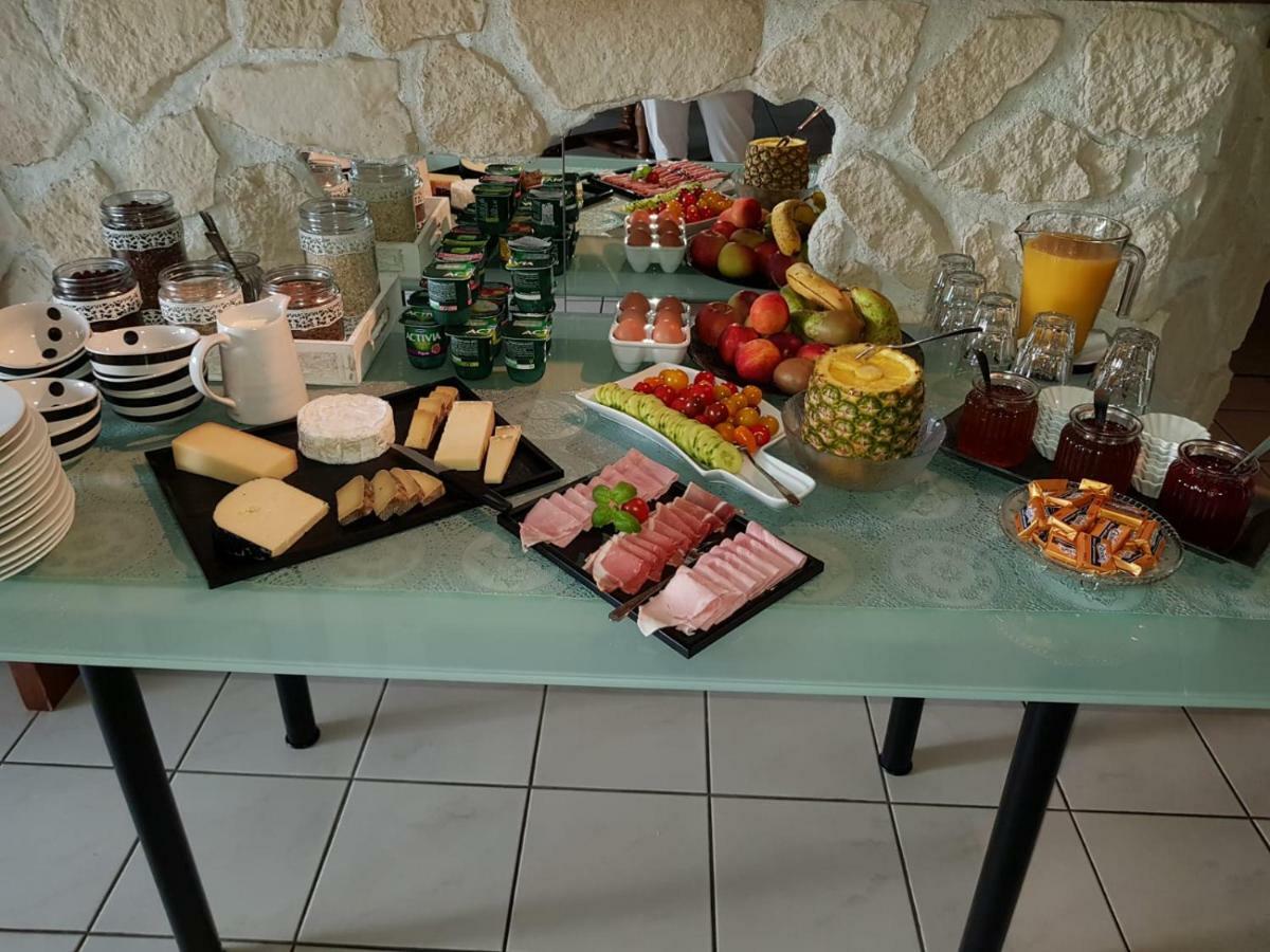 Le Venay Bed & Breakfast Frontenaud Екстериор снимка